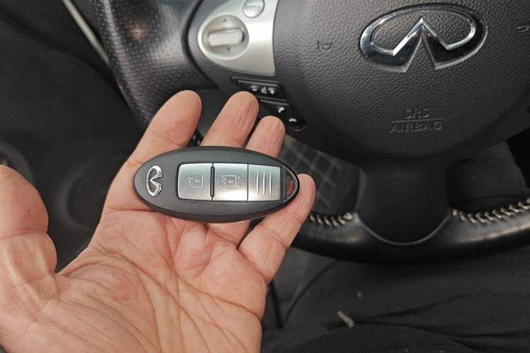 Used Infiniti ESQ 2014 1.6L Spontaneous Edition