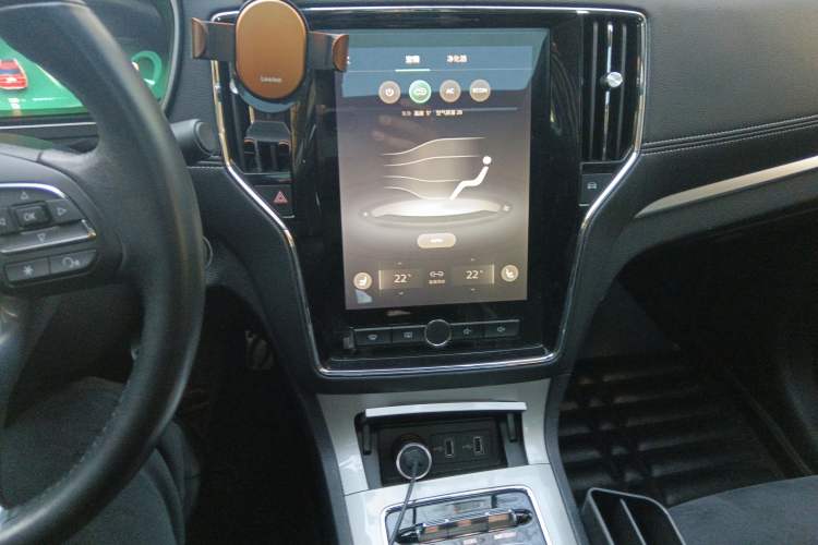 Used Roewe RX5 New Energy 2017 ERX5 EV400 Electric Internet Flagship Edition Audio And AC Panel