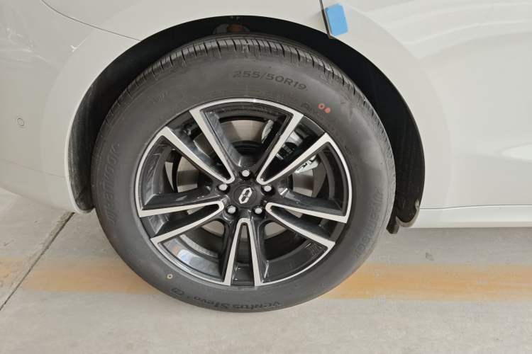 Used Hima AITO M5 2025 Extended-Range Ultra All-Wheel-Drive Version Right Rear Wheel Hub