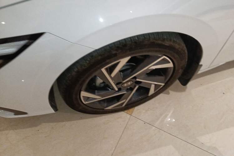 Used Hyundai Elantra 2023 1.5L CVT LUX Prestige Edition