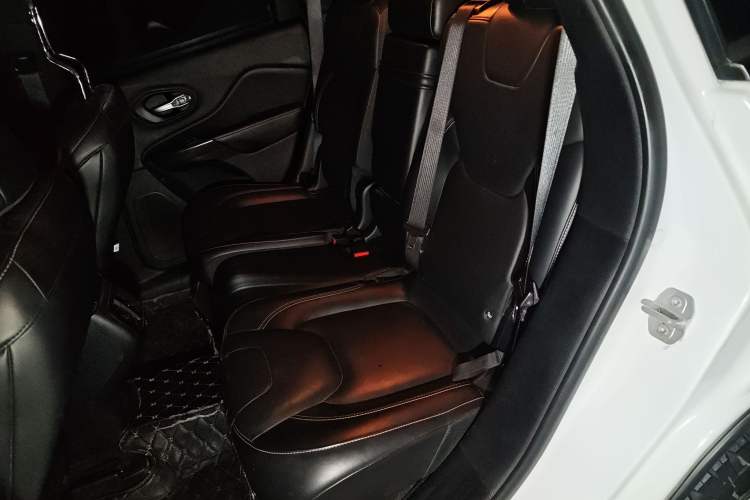 Used Jeep Cherokee 2016 2.4L Professional Smart Version