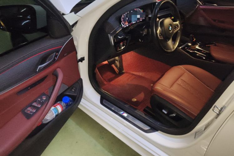 Used BMW 5 Series 2022 530Li Leading Model M Sport Package Driver Seat