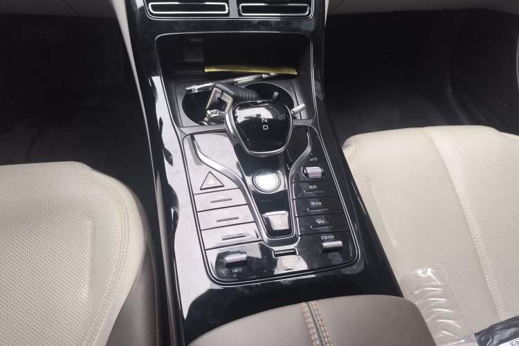 Used BYD Qin PLUS 2023 Champion Edition DM-i 55KM Leading Model Gear Lever