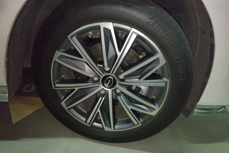 Used GAC Trumpchi M8 2024 Master Series 400T Prestige Edition Right Front Wheel Hub