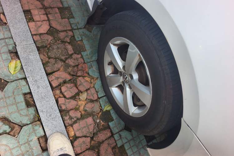 Used Volkswagen Gran Lavida 2013 1.6L Automatic Fashion Model