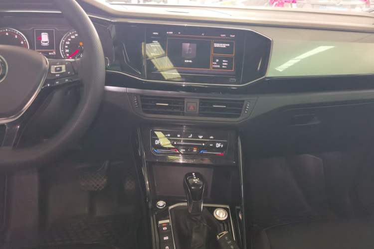 Used Volkswagen Tayron 2020 330TSI Two-Wheel Drive Luxury Smart Connectivity Version Audio And AC Panel