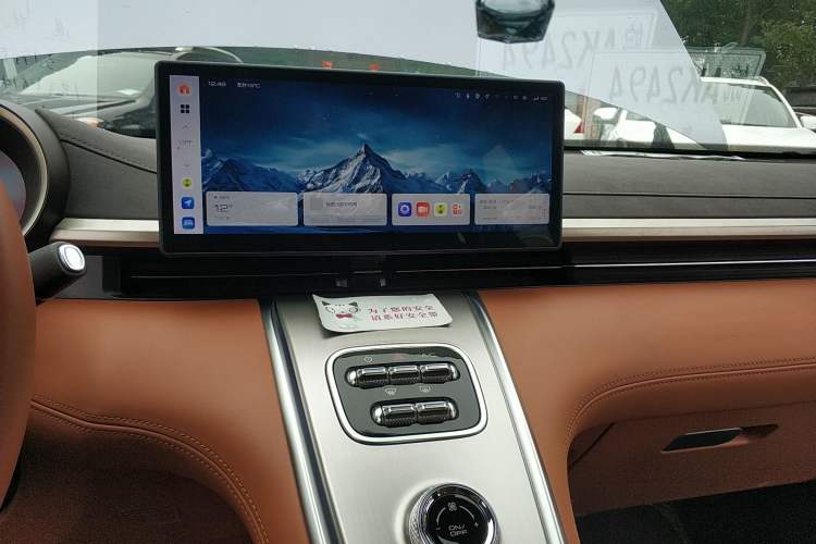 Used ORA Lightning Cat 2022 555 km Luxury Edition Audio And AC Panel