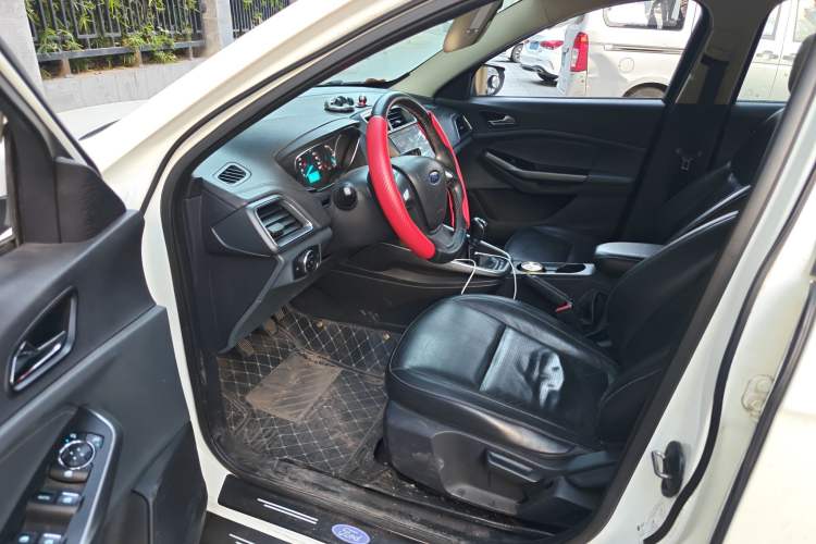 Used Ford Escort 2015 1.5L Manual Fashion Edition