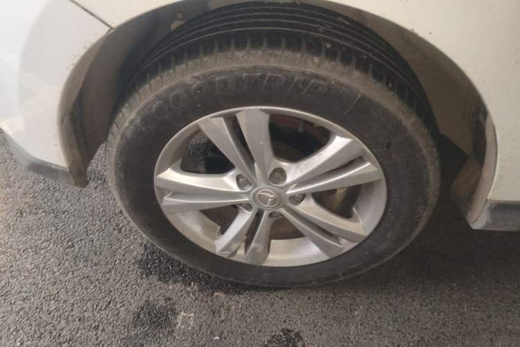 Used HYOSOW H3 2015 1.5L manual luxury version
