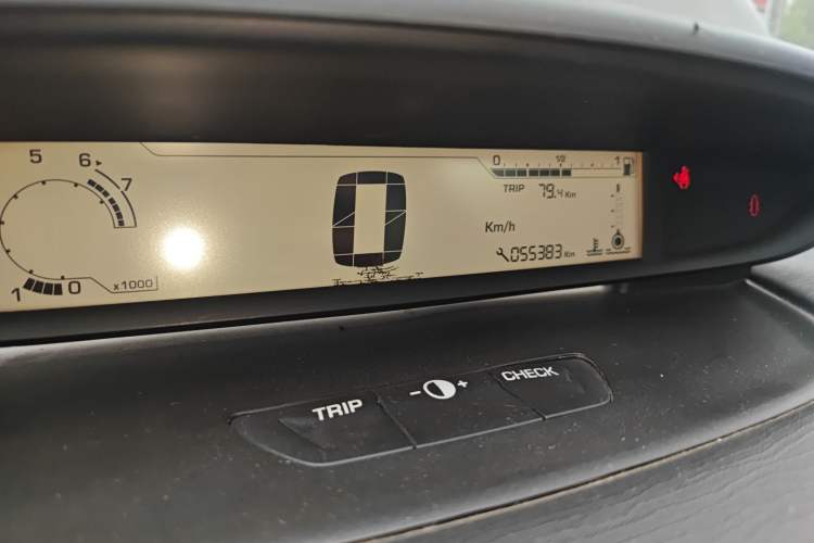 Used Citroen C-Quatre 2010 Sedan 1.6L Manual Shangle Version
