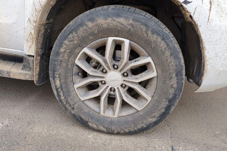 Used JMC Yuhu 7 2023 2.0T Automatic Diesel 4x4 Comfort Plus Long Wheelbase Right Front Wheel Hub