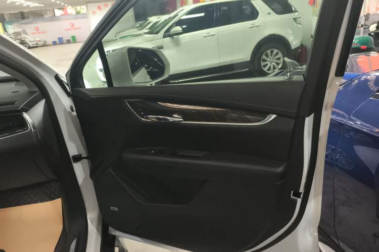 Used Cadillac XT5 2018 25T Luxury Model