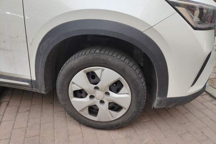 Used Wuling Alvez 2023 1.5L CVT Comfort Edition Right Front Wheel Hub