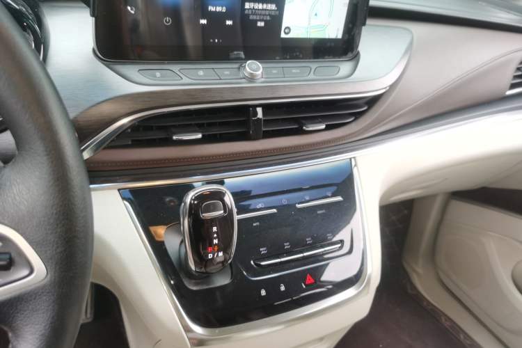 Used Buick GL8 2023 Land Executive Class Smart Enjoyment Model Audio And AC Panel