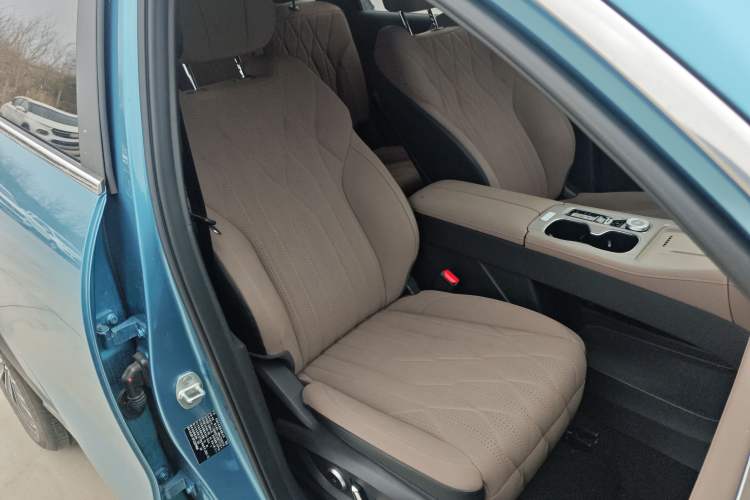 Used Chery Tiggo 8 PLUS C-DM 2025 1.5T 116 km Prestige Version 5 Seats
