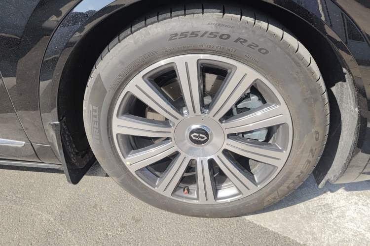 Used Hima AITO M8 2025 Extended-Range Max+ Version 53.4 kWh 6-Seater Edition Right Front Wheel Hub