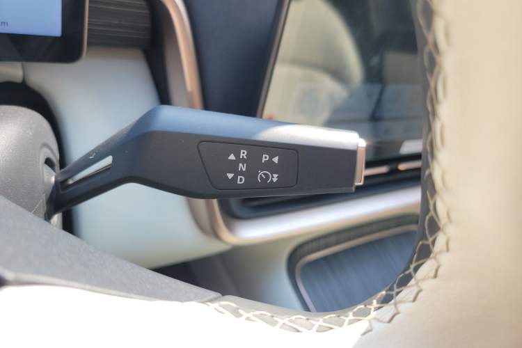 Used Dongfeng eπ eπ008 2024 636Max All-Electric Version 6 Seats
