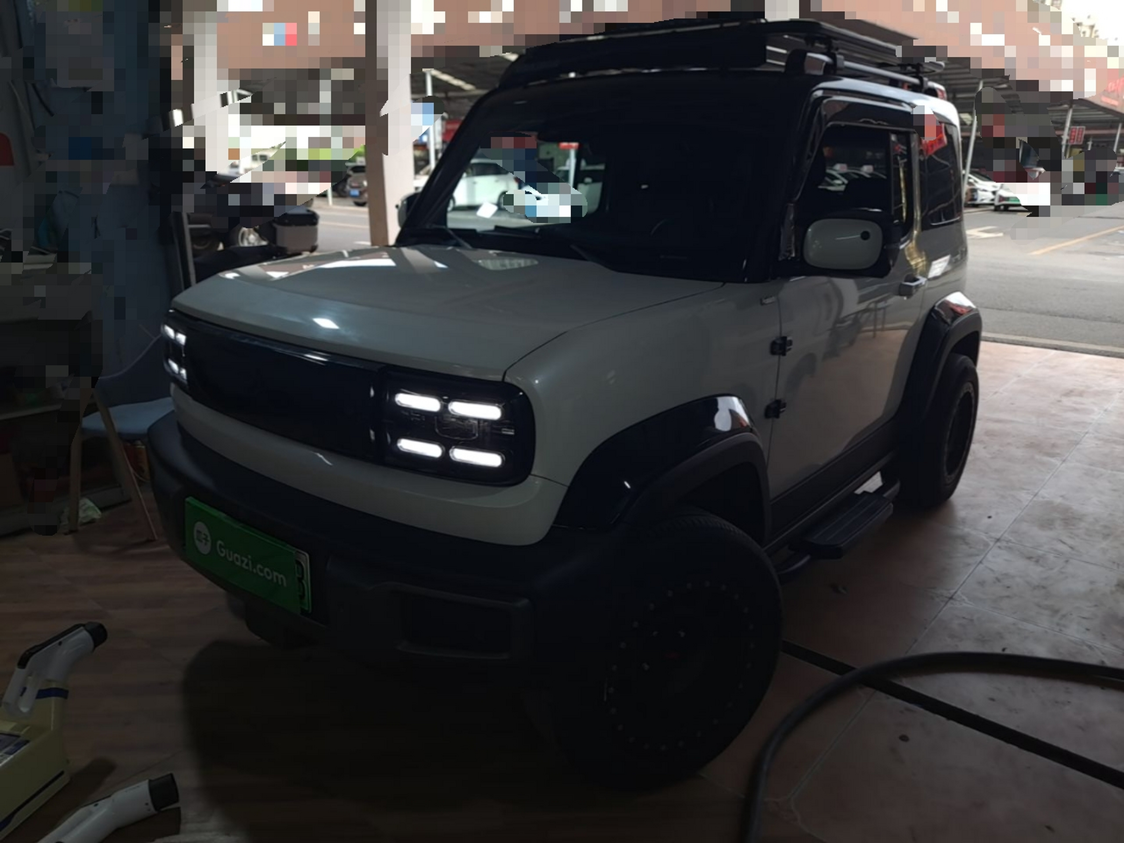 Под передней частью автомобиля