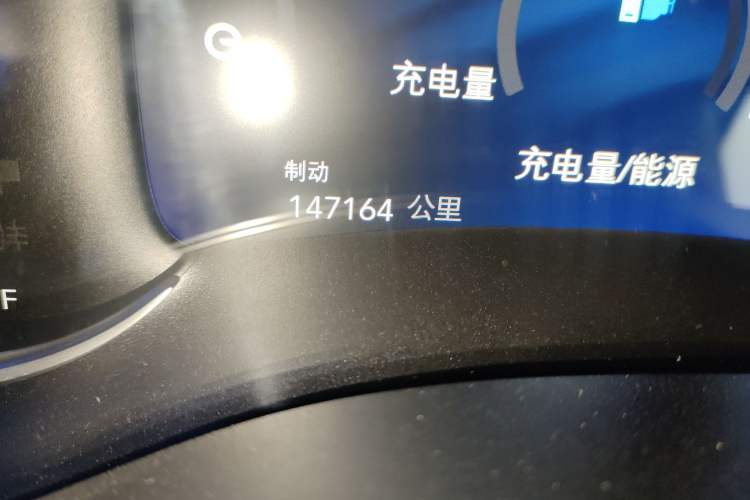 Used Chrysler Grand Voyager PHEV 2018 3.6L Plug-in Hybrid Odometer Close Up