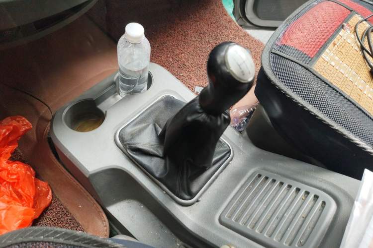 Used FORTHING Lingzhi 2013 M3 1.6L 7-Seater Comfort Model Gear Lever