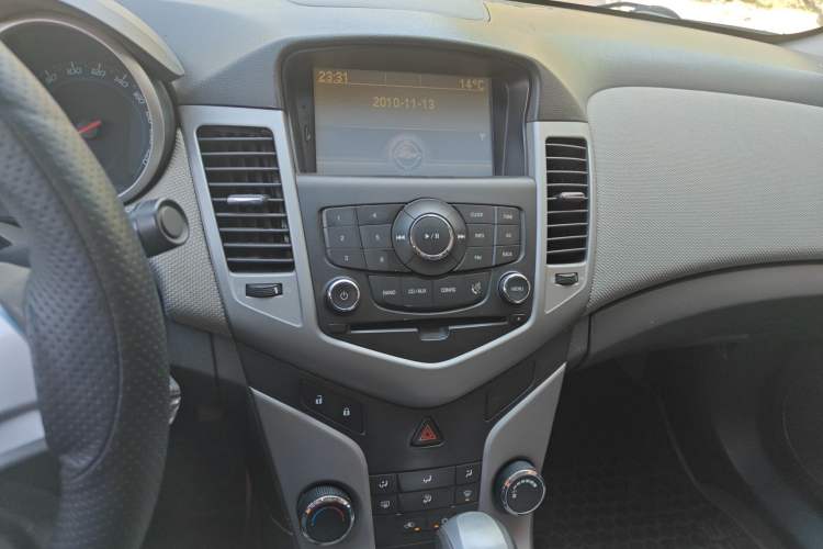 Used Chevrolet Cruze 2011 1.6L SE Automatic Audio And AC Panel