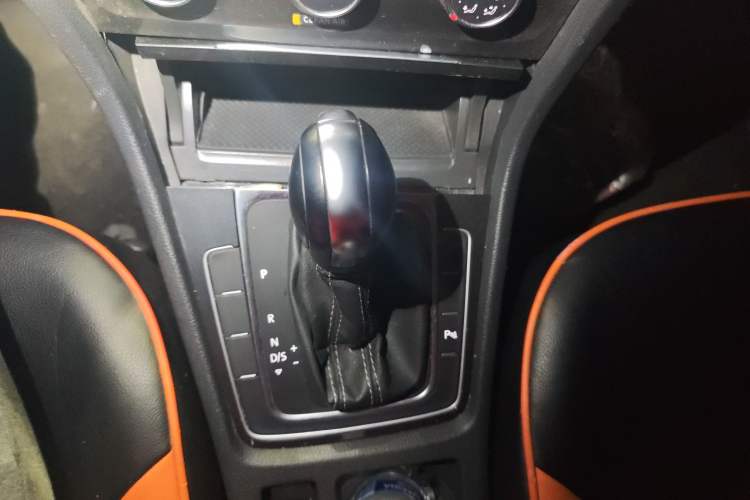 Used Volkswagen Golf 2017 1.6L Automatic Comfort Million-Vehicle Anniversary Edition