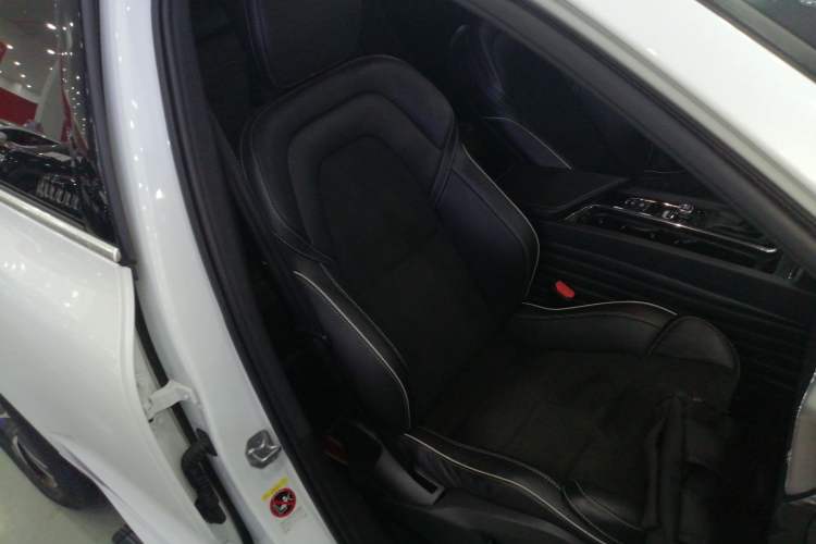 Used Volvo XC60 2019 T5 4x4 Zhiyuan Edition China VI Standard
