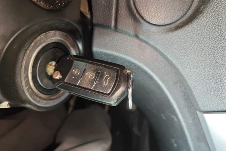 Used GAC Trumpchi GS5 2013 2.0L Manual Two-Wheel Drive Special Edition in Light Interior
