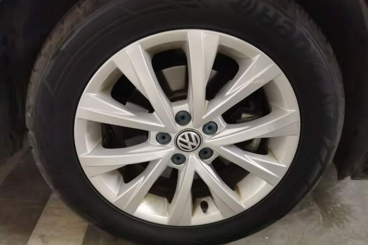 Used Volkswagen Lavida 2017 1.6L Automatic Comfort Edition
