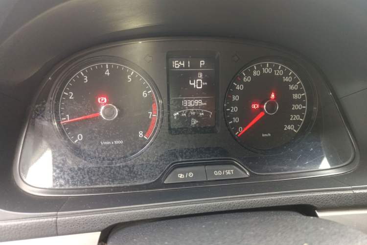 Used Volkswagen Lavida 2015 1.6L Automatic Fashion Edition Odometer Close Up