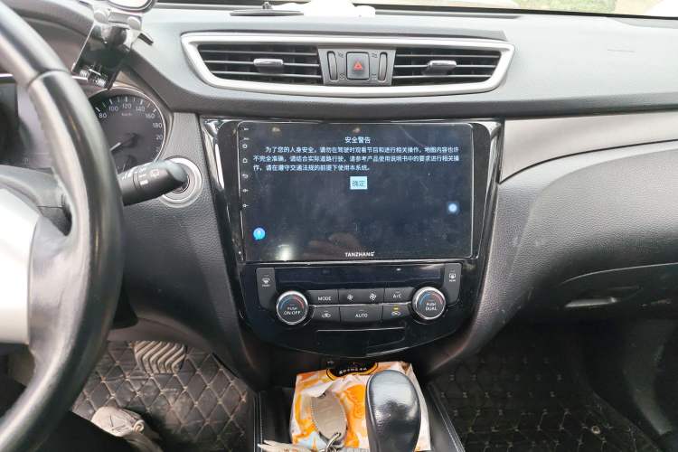 Used Nissan X-Trail 2014 2.0L CVT Comfort Edition 2WD Audio And AC Panel