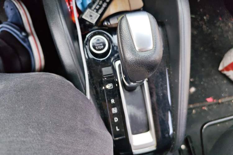 Used Nissan Kicks 2018 1.5L CVT Smart Connect Deluxe Edition
