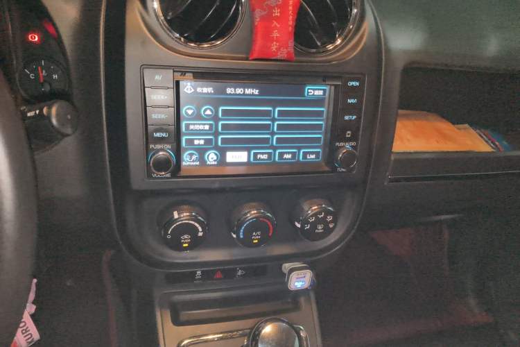 Used Jeep Compass 2013 2.0L two-wheel drive sport version