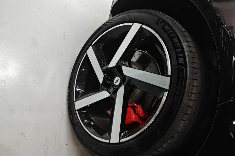 Used Xiaomi Auto YU7 2025 Ultra-Long Range High-Performance All-Wheel-Drive Max Edition
