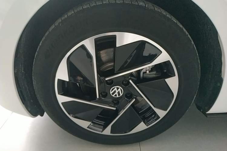 Used Volkswagen ID.3 2024 Outstanding Edition Left Front Wheel Hub