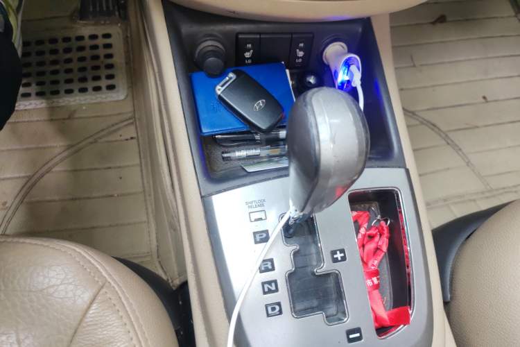 Used Hyundai Santa Fe Classic 2010 2.4 Ultimate Edition 7-Seater Four-Wheel Drive Gear Lever