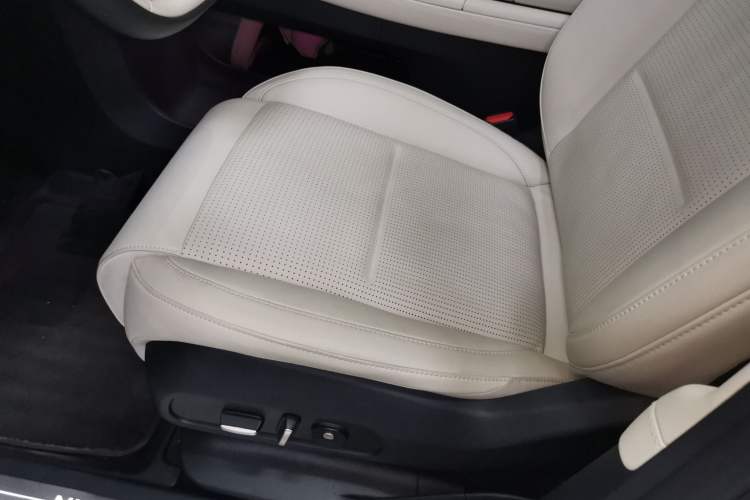 Used Nio ES6 2023 75 kWh Left Front Seat