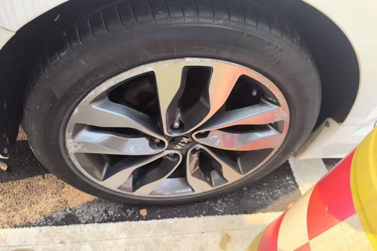 Used Kia K5 2015 2.0L Automatic LUX Right Rear Wheel Hub