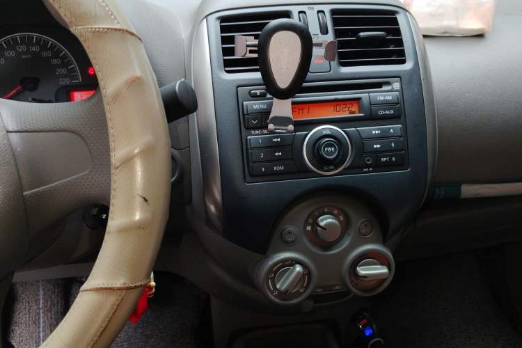 Used Nissan Sunny 2011 1.5XE CVT Comfort Edition Audio And AC Panel