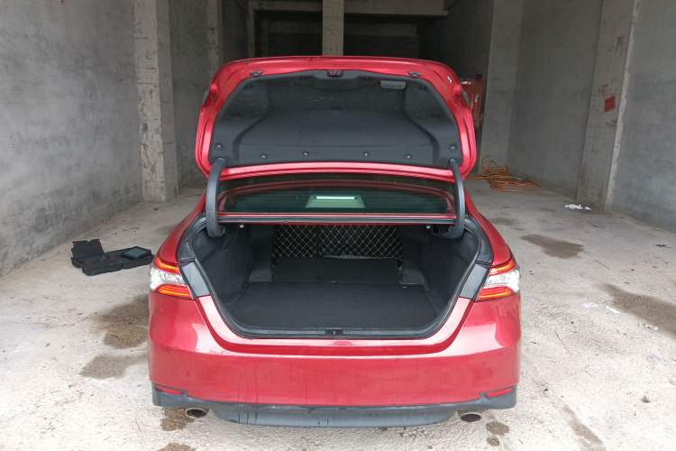 Used Toyota Camry 2018 2.5G Luxury Edition Trunk