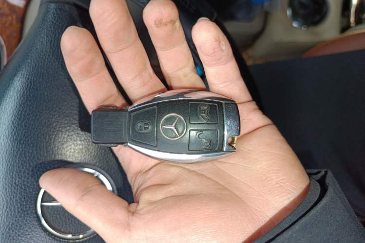 Used Mercedes-Benz Viano 2010 2.5L Luxury Edition