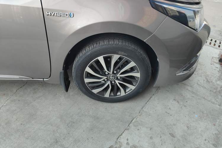 Used Toyota Corolla 2018 Dual-Engine 1.8L E-CVT Smart Edition
