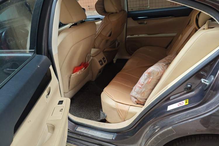 Used Lexus ES 2014 300h Elite Edition