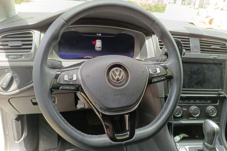 Used Volkswagen Golf 2019 280TSI DSG Luxury Version China VI Standard Steering Wheel