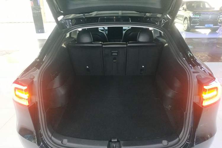 Used Tesla Model Y 2023 Rear-Wheel-Drive Version