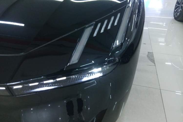 Used Lynk & Co Z10 2025 71 kWh 602 km Range Rear-Wheel Drive Pro
