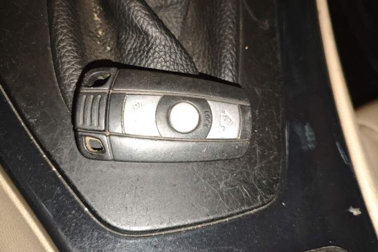 Used BMW 3 Series 2009 320i two-door coupe Vehicle Key