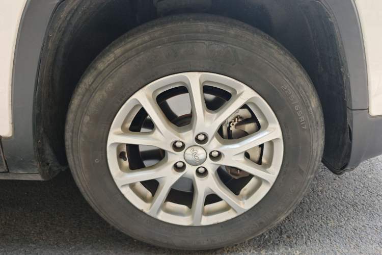 Used Jeep Cherokee 2016 2.4L Professional Smart Version
