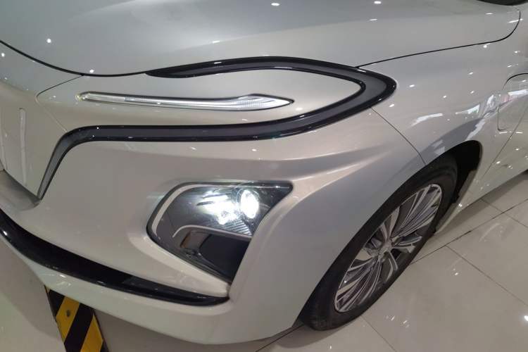 Used Hongqi E-QM5 2022 431 km Charge & Enjoy Edition