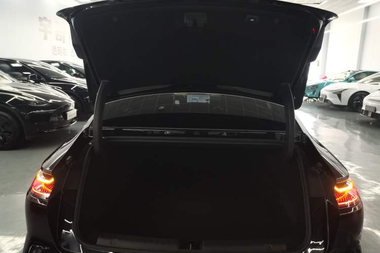Used Geely Galaxy 8 2025 130km EM-P Starship Edition Trunk